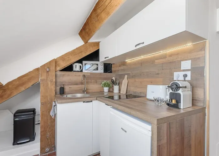 Sous Les Toits, Centre *