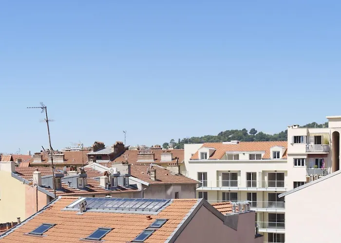 Sous Les Toits, Centre *