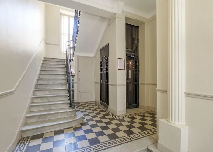 Sous Les Toits, Centre Nizza